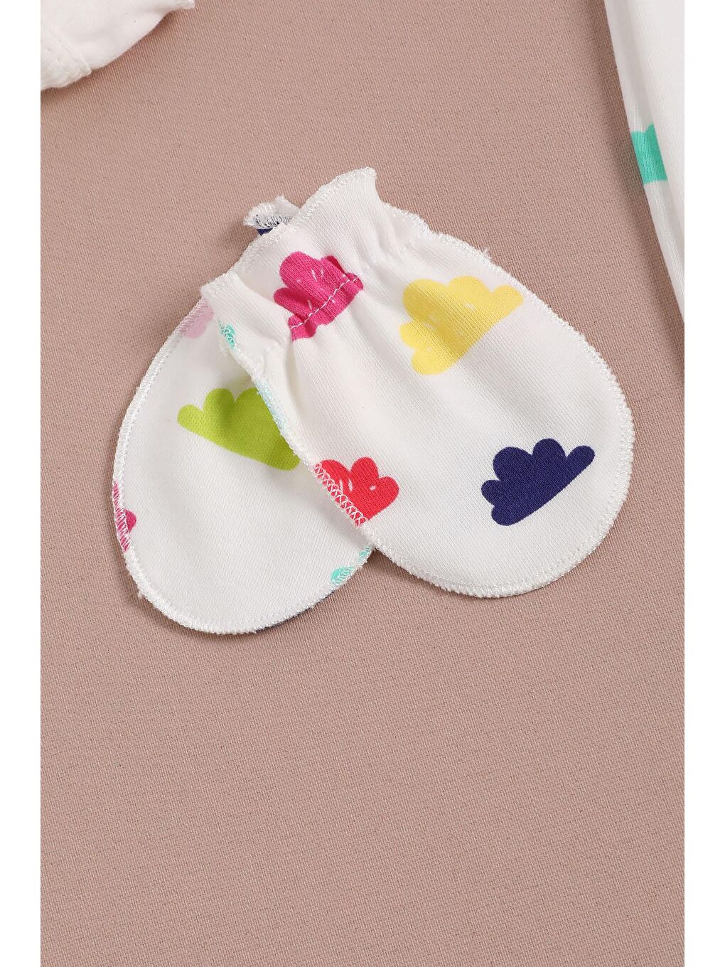 Beyaz Sevimli Bulut Baskılı Kız Bebek Tulum Takımı 16133-4