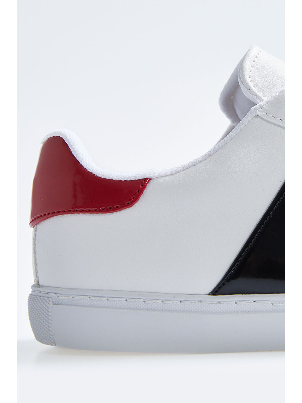 Beyaz - Siyah Bağcıklı Şerit Detaylı Suni Deri Kadın Spor Ayakkabı - 89202-3