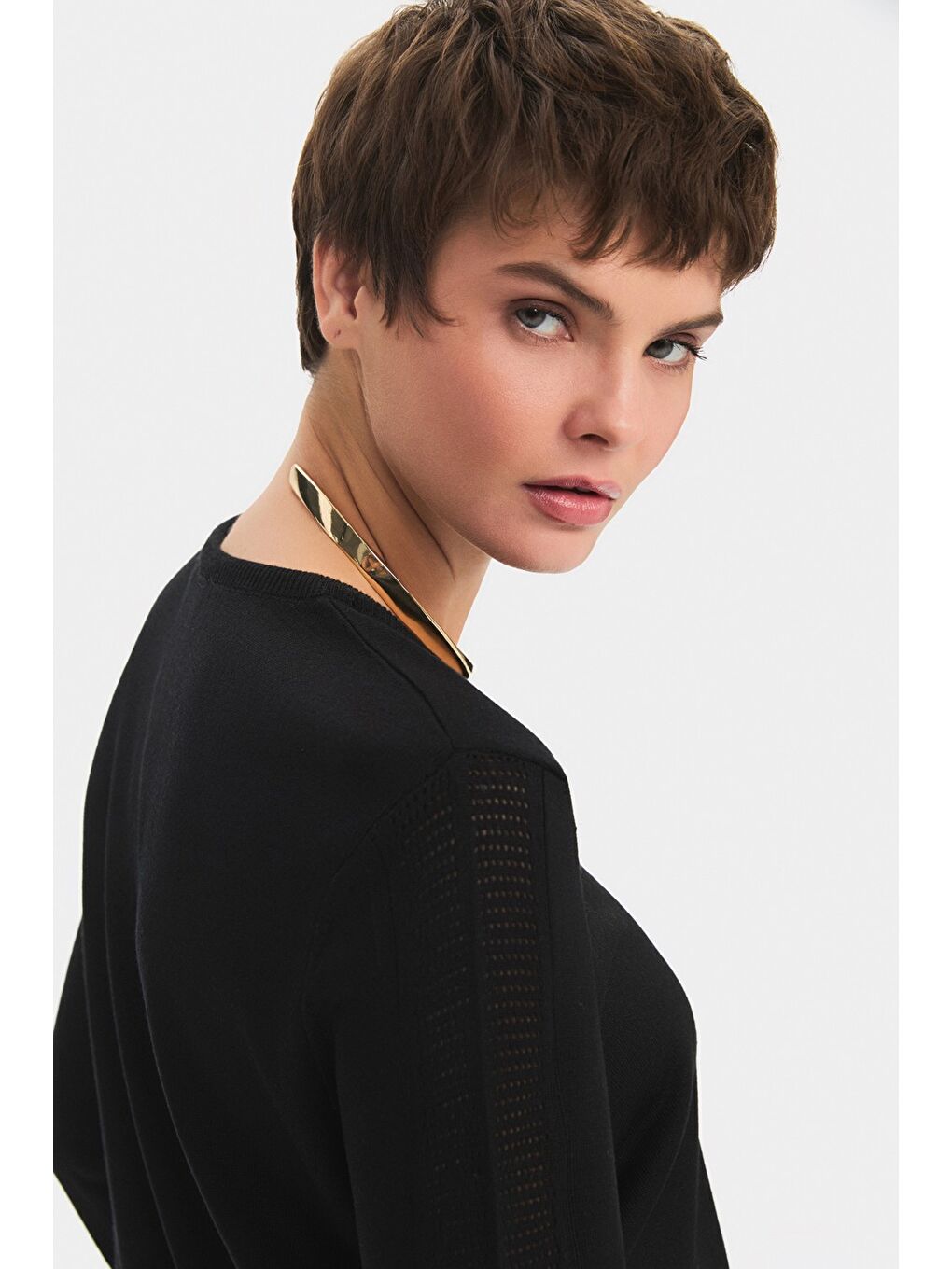 Siyah Kadın Exclusive Viskoz Karışımlı Normal Kalıp Bisiklet Yaka Ajur Detaylı Triko Kazak-3