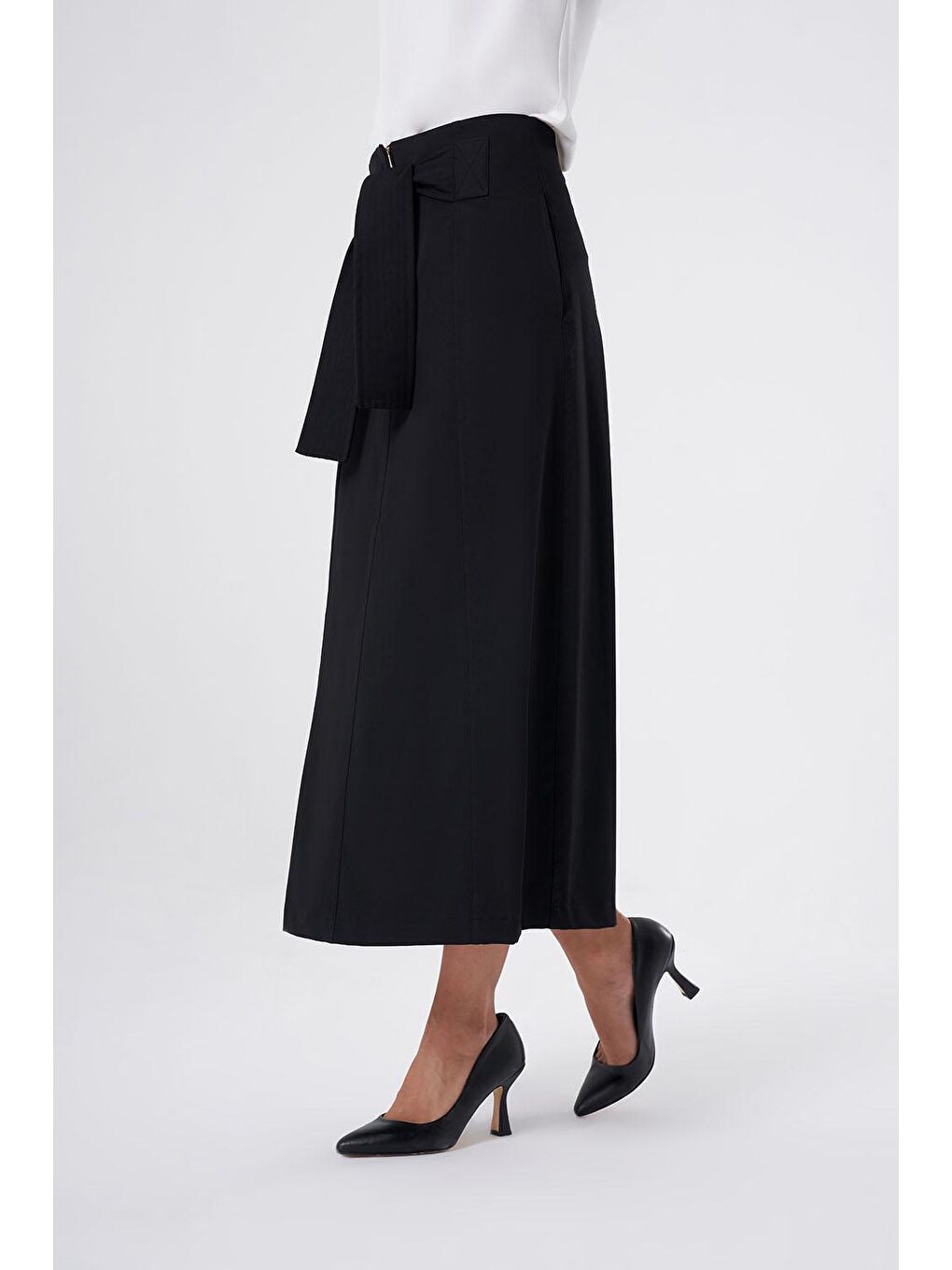 Önden Bağlamalı Siyah Etek