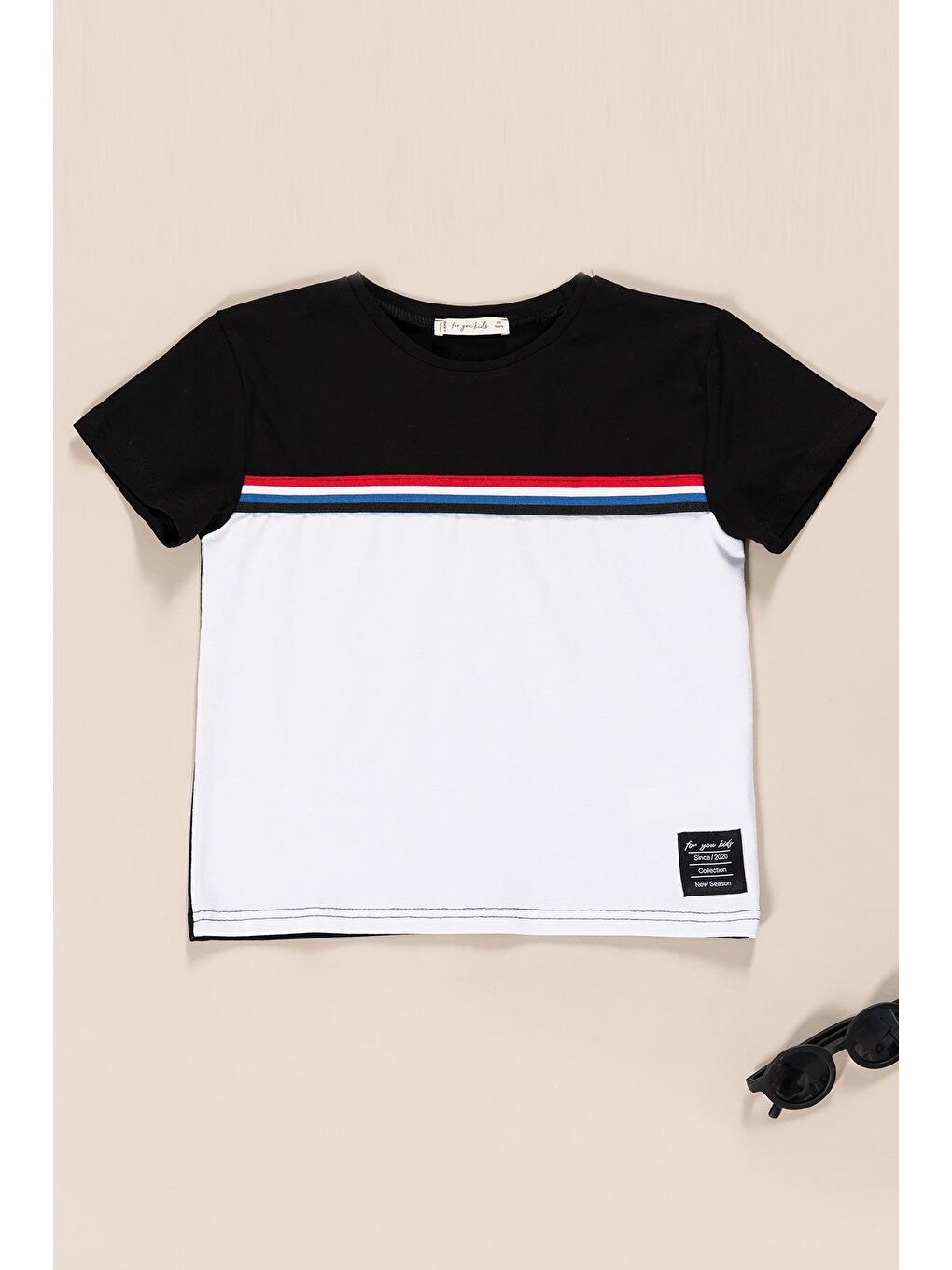 Önü Ve Yanı Renkli Şerit Çizgili Etiket Detay Erkek Çocuk T-Shirt Şort Takım | Siyah Beyaz-1