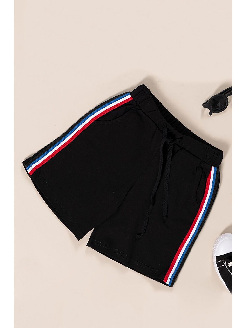 Önü Ve Yanı Renkli Şerit Çizgili Etiket Detay Erkek Çocuk T-Shirt Şort Takım | Siyah Beyaz-2