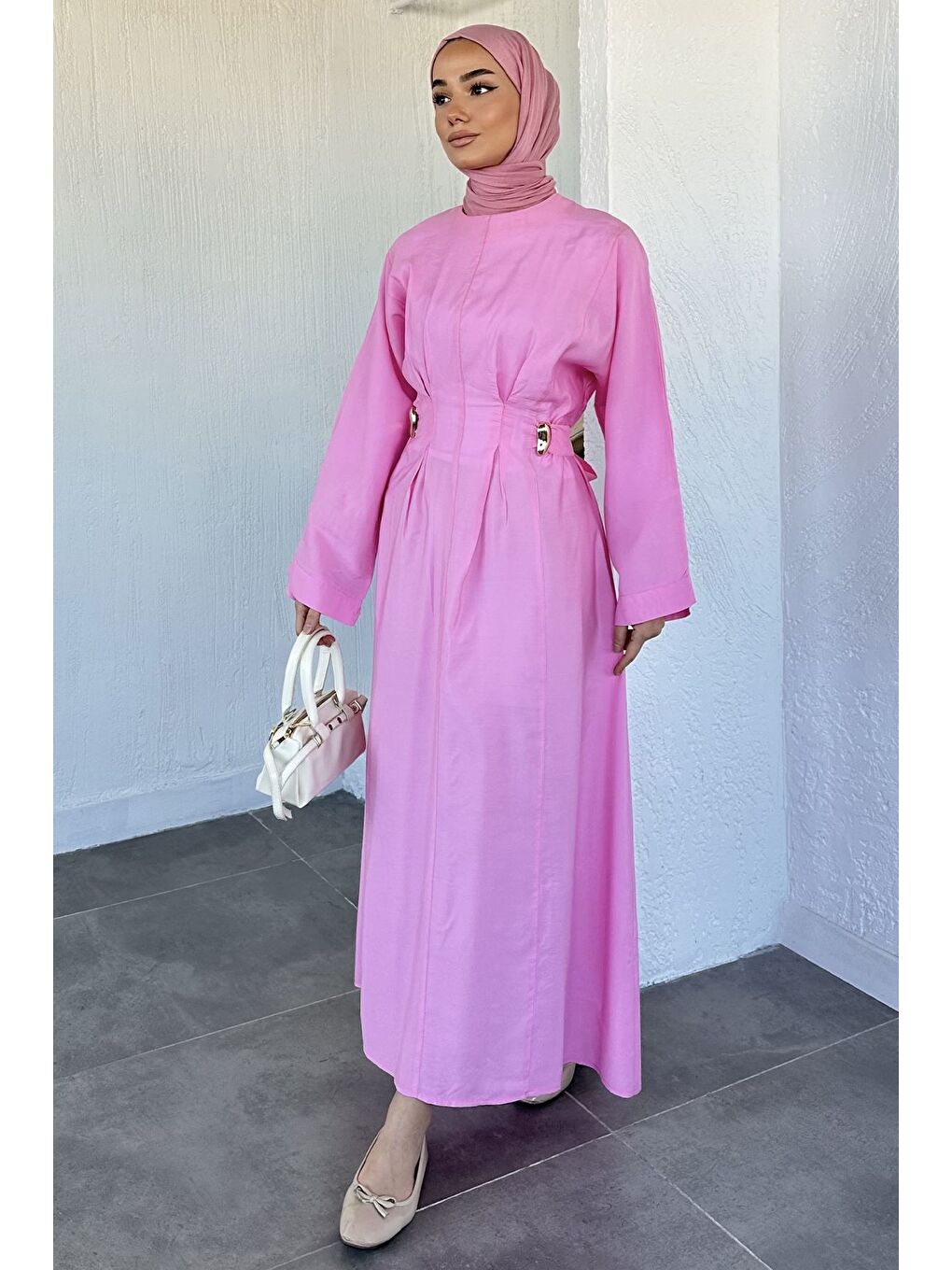 Pembe Gold Toka Detaylı Bel Kuşaklı Pileli Tesettür Elbise-1