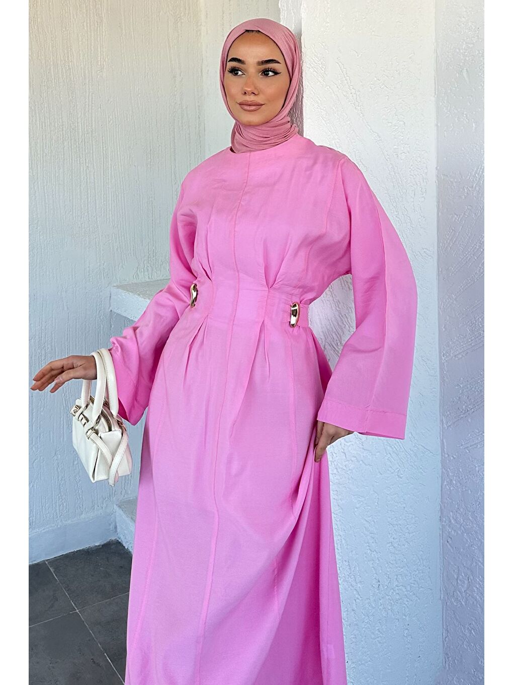 Pembe Gold Toka Detaylı Bel Kuşaklı Pileli Tesettür Elbise-3