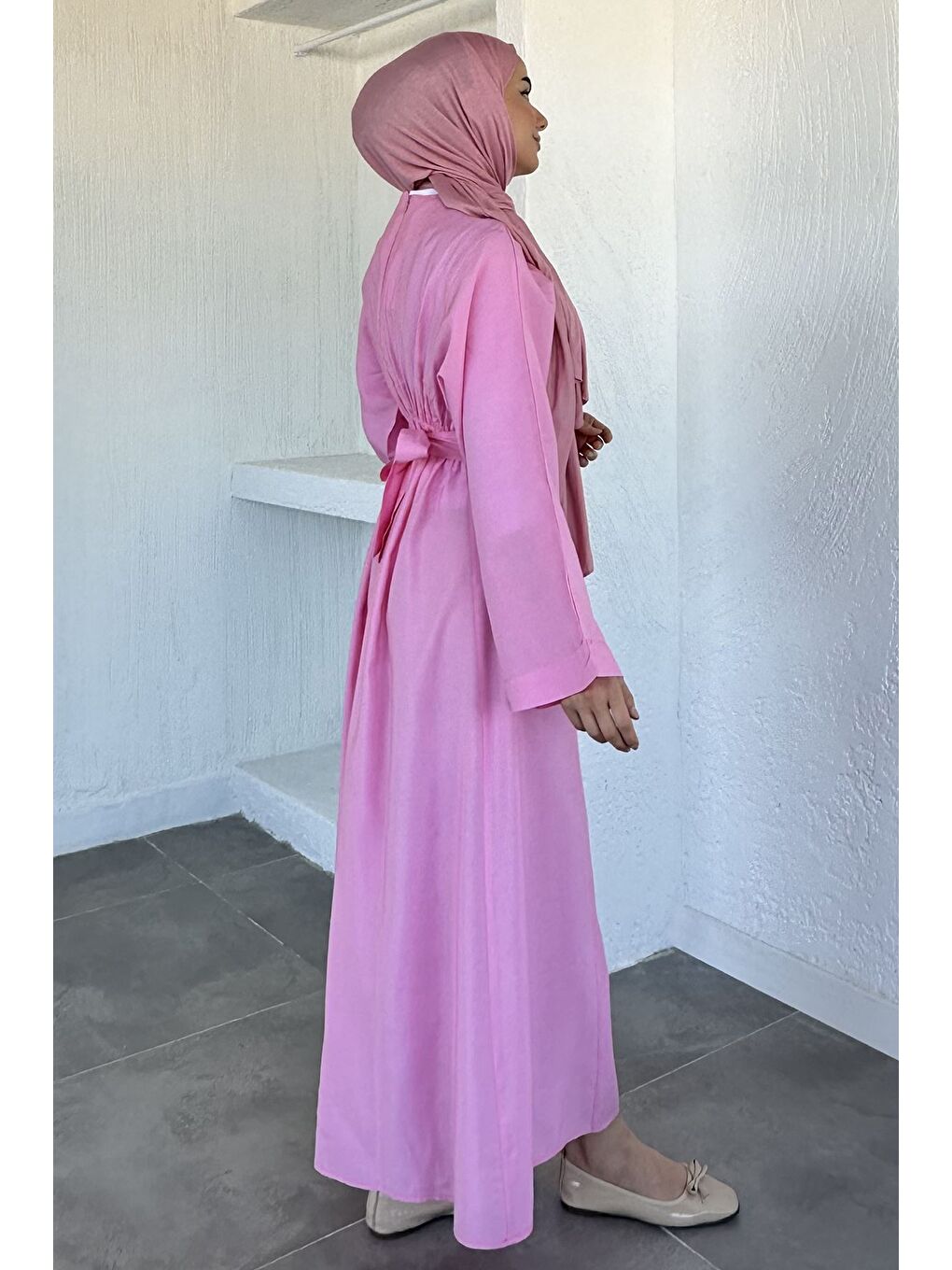 Pembe Gold Toka Detaylı Bel Kuşaklı Pileli Tesettür Elbise-5