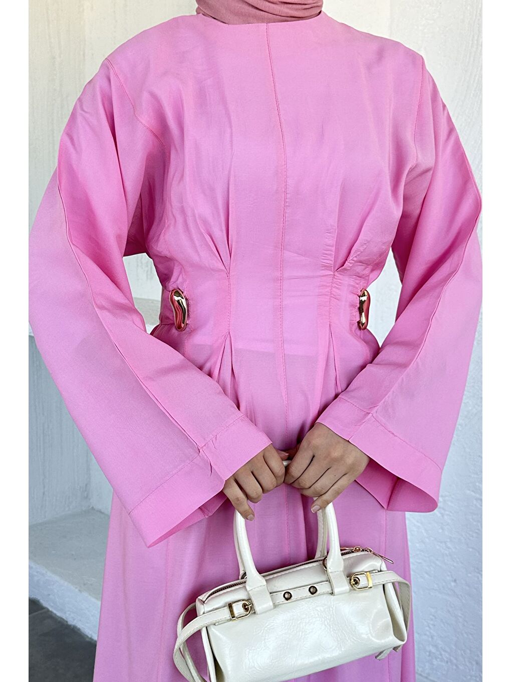 Pembe Gold Toka Detaylı Bel Kuşaklı Pileli Tesettür Elbise-6