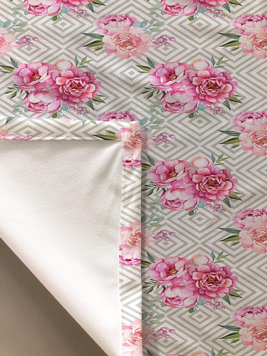 Karışık Çiçek Desenli Masa Örtüsü Renkli-1