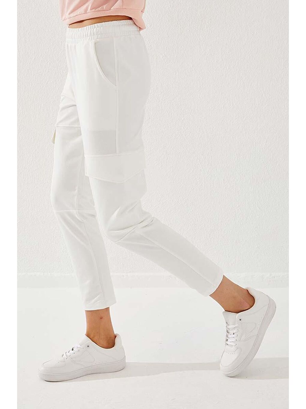 Ekru Yüksek Bel Kargo Cep Rahat Form Dar Paça Kadın Eşofman Alt - 94588-1