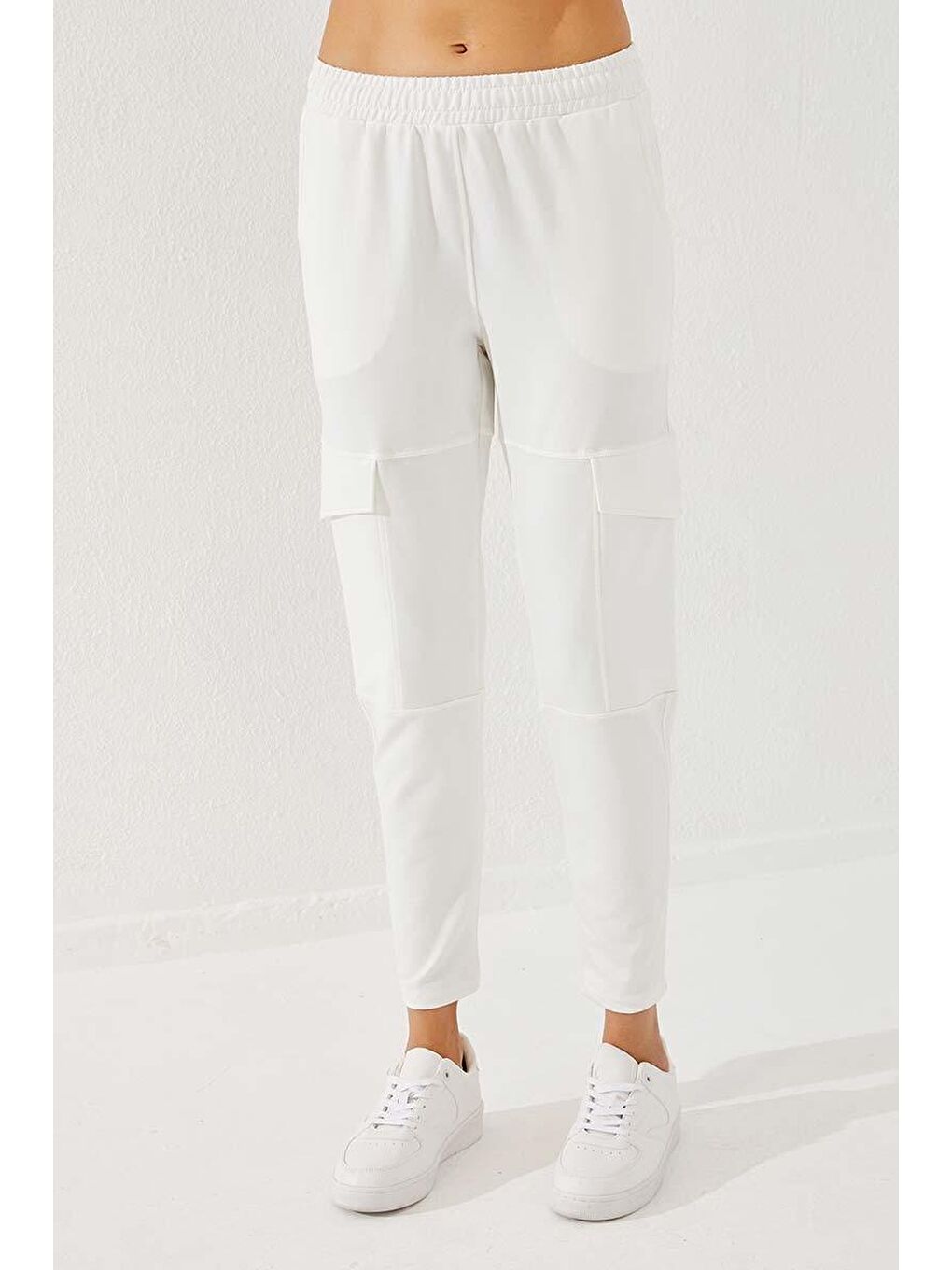 Ekru Yüksek Bel Kargo Cep Rahat Form Dar Paça Kadın Eşofman Alt - 94588-3