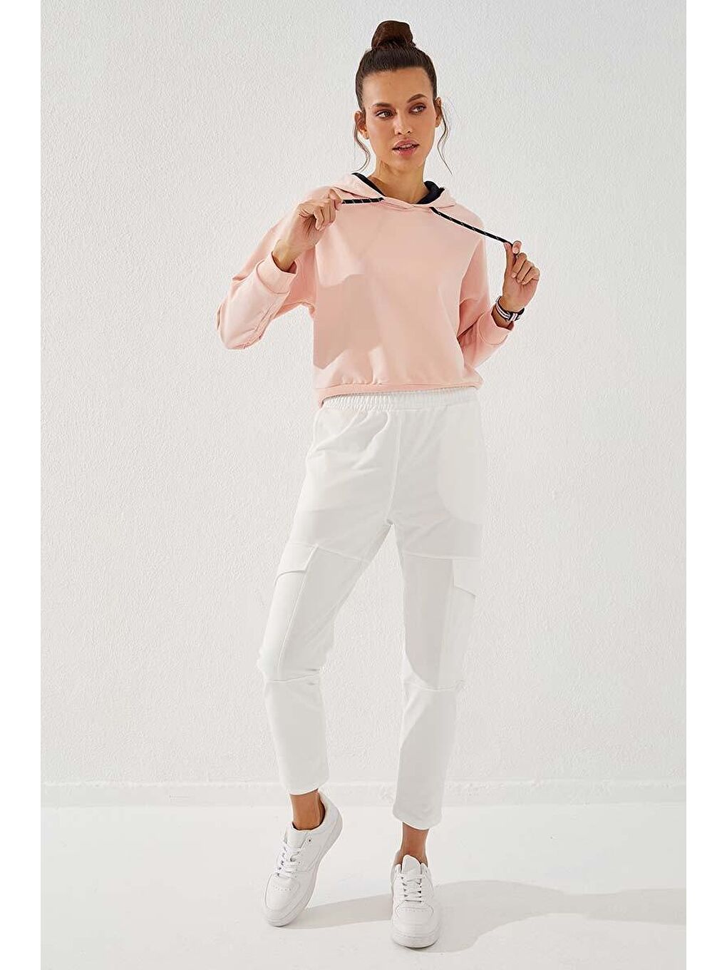 Ekru Yüksek Bel Kargo Cep Rahat Form Dar Paça Kadın Eşofman Alt - 94588-4