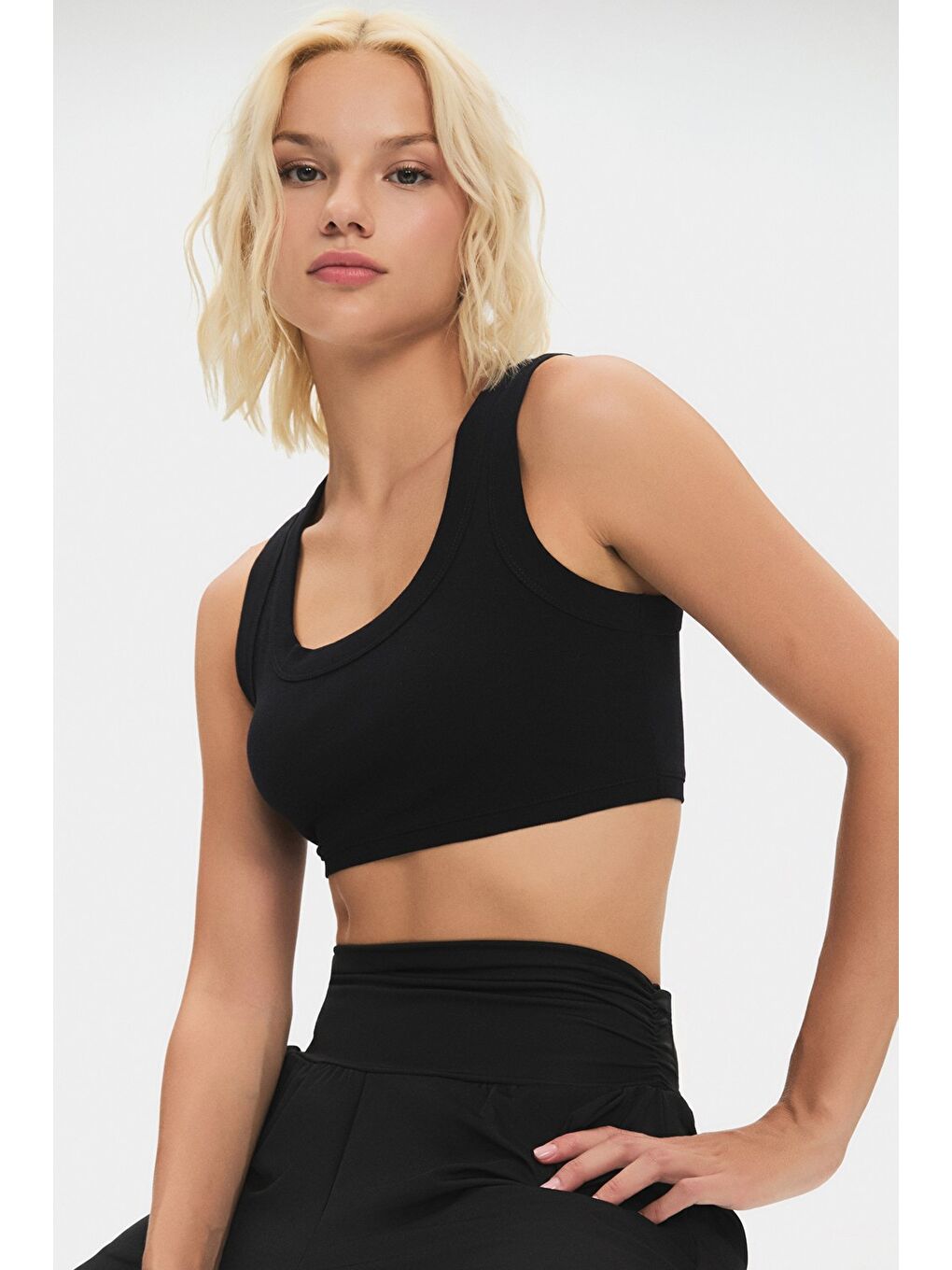 Siyah Kadın Pamuklu Kalın Askılı Crop Top Tank