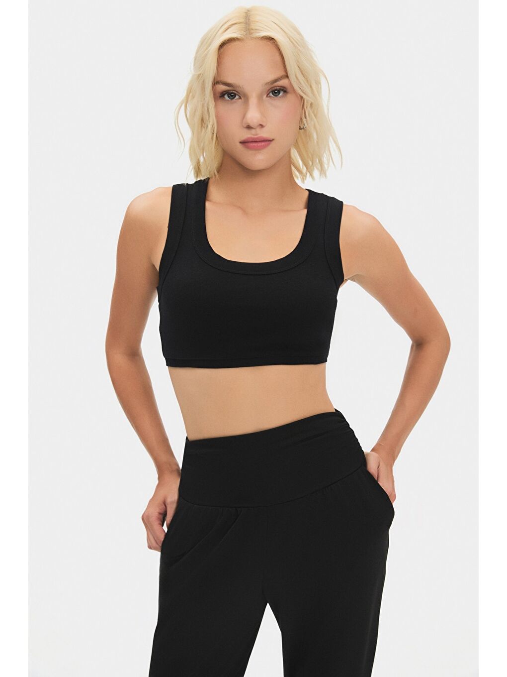 Siyah Kadın Pamuklu Kalın Askılı Crop Top Tank-1