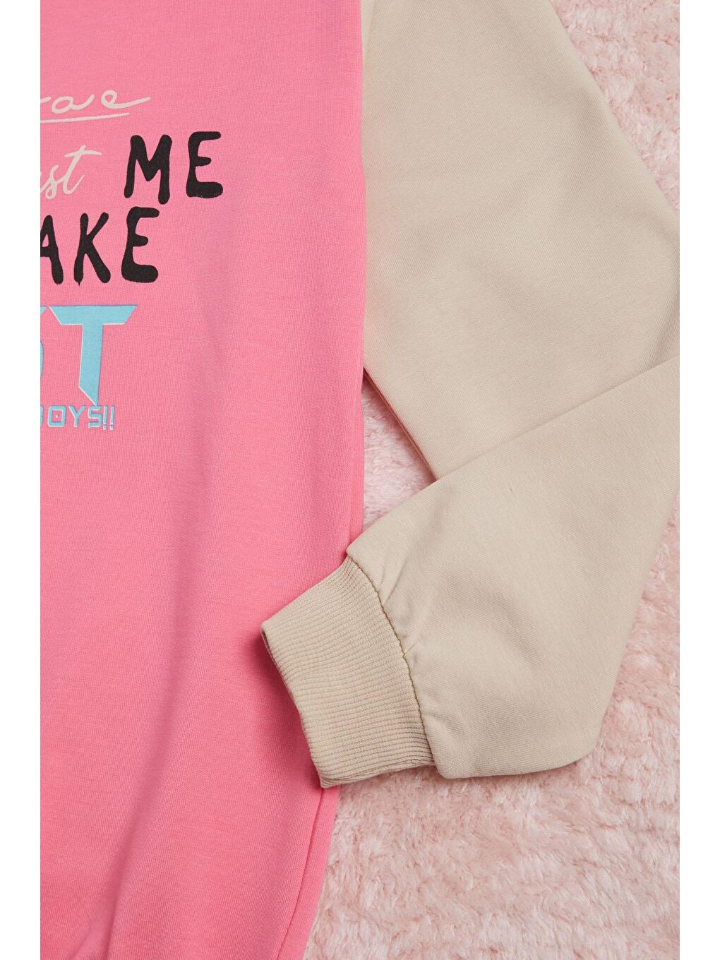 Pembe Yazı Baskı Renkli Kollu Kapüşonlu Kız Çocuk Sweatshirt 16296-1
