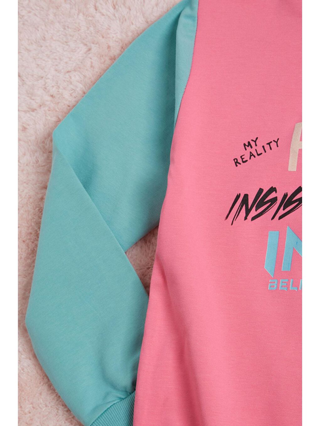 Pembe Yazı Baskı Renkli Kollu Kapüşonlu Kız Çocuk Sweatshirt 16296-3