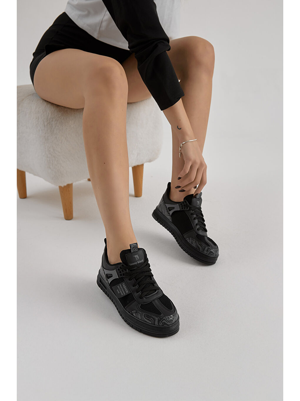 Unisex Siyah Termo Taban Desenli Fileli Bağcıklı Spor Ayakkabı-3