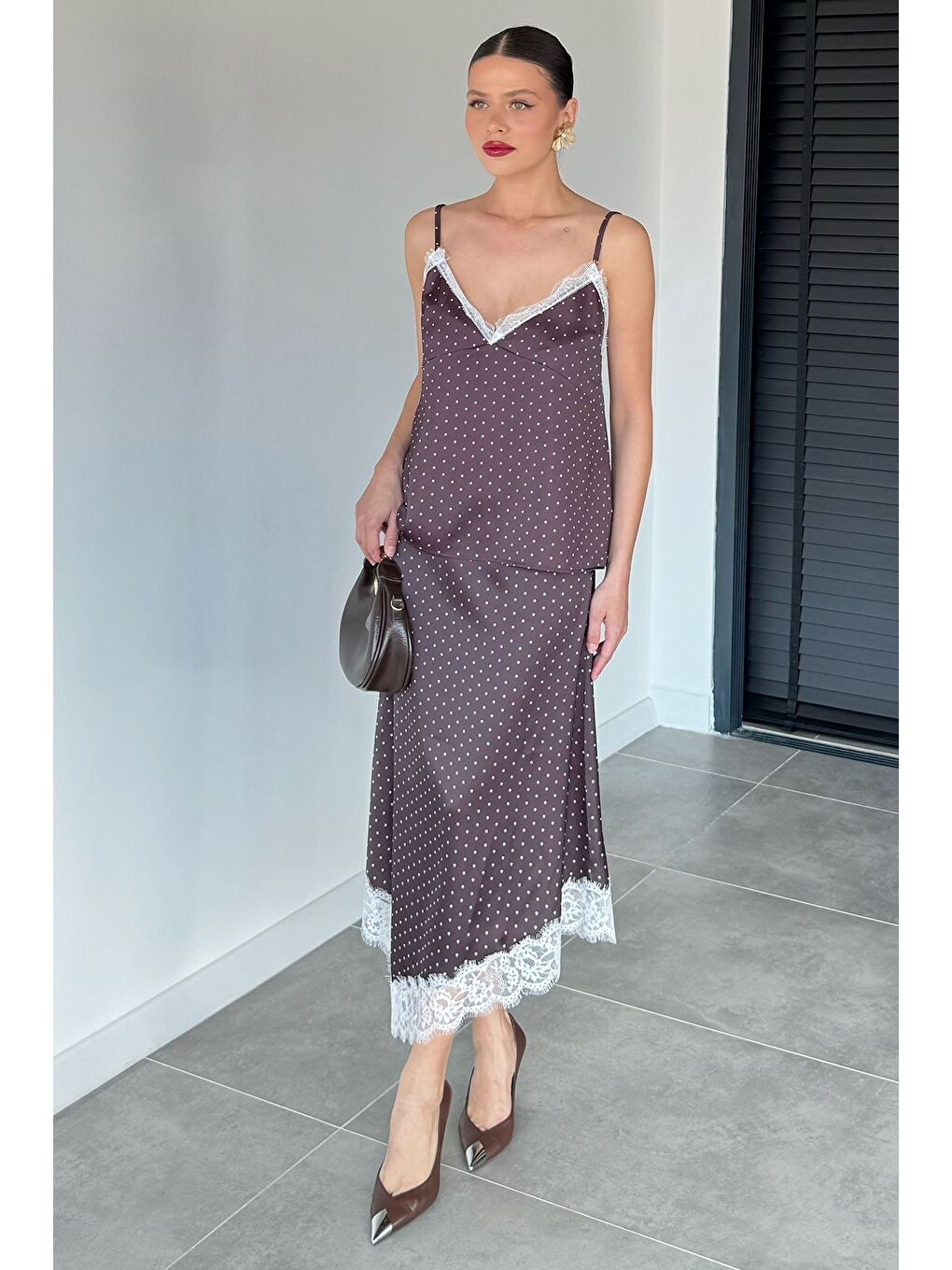 Kahverengi Kadın Puantiyeli Dantel Detaylı Saten Etek