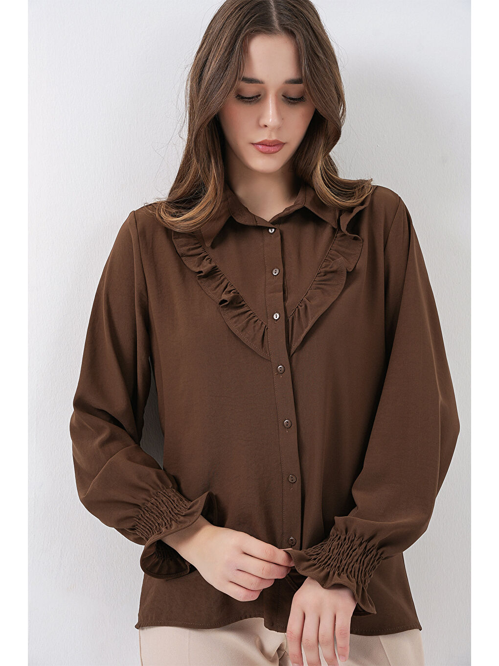 20223 Fırfırlı Uzun Kol Gömlek - Kahverengi-2