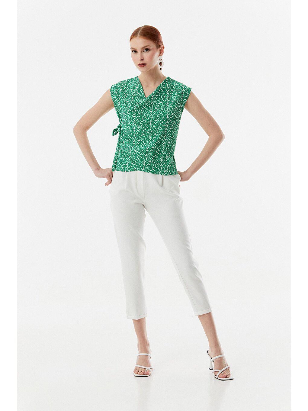 Yeşil Çiçek Desenli Kruvaze Yaka Yandan Bağlamalı Bluz-2