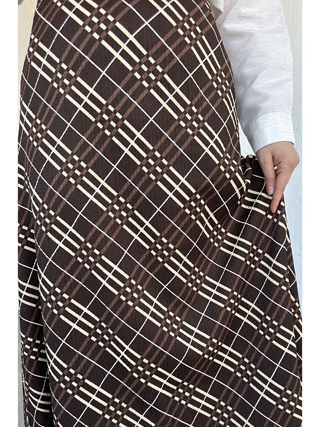 Kahverengi Bel Lastikli Ekose Desenli Tesettür Kiloş Etek-3