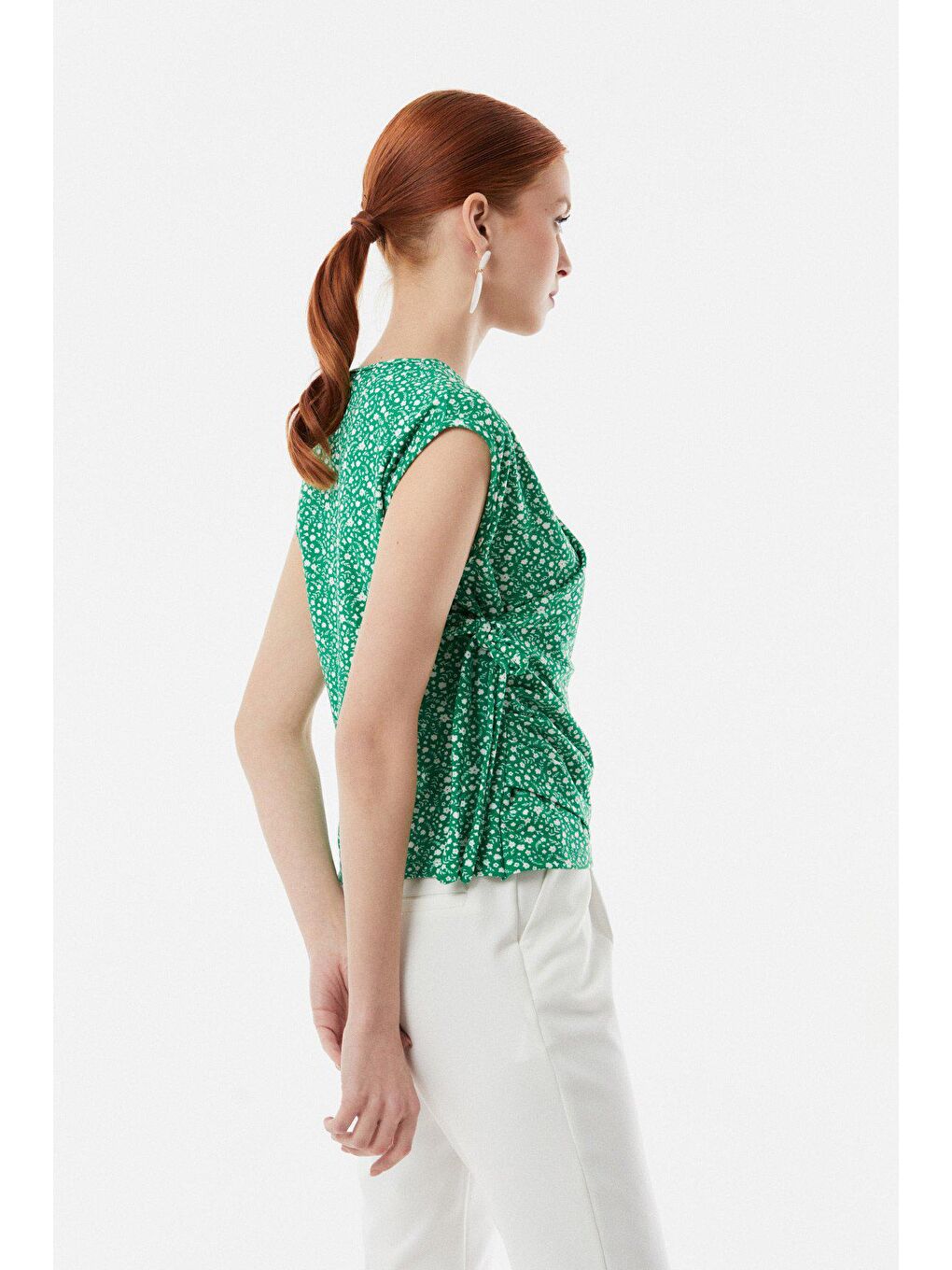 Yeşil Çiçek Desenli Kruvaze Yaka Yandan Bağlamalı Bluz-4