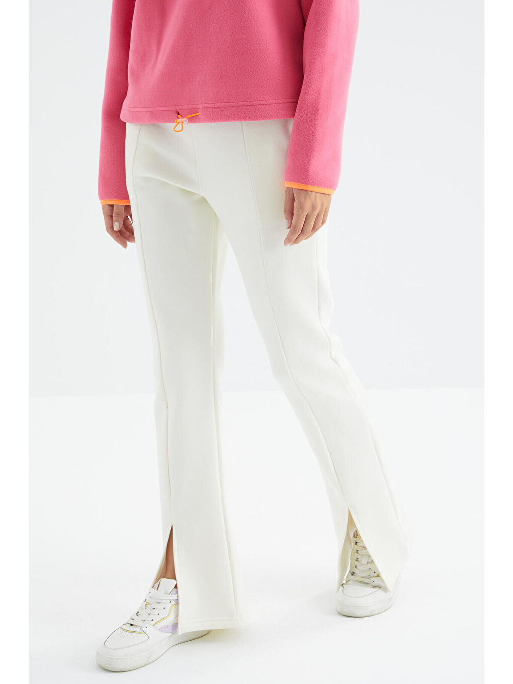 Ekru Yüksek Bel Ön Yırtmaç Detaylı Yan Cepli Rahat Form Kadın Eşofman Alt - 94625-1