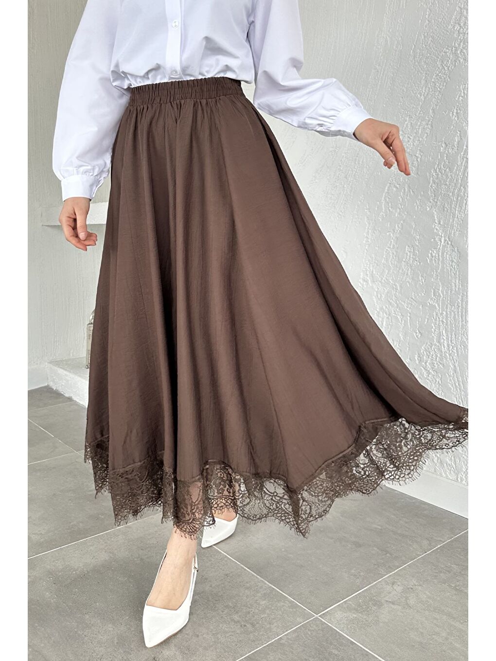 Kahverengi Bel Lastikli Dantelli Detaylı Tesettür Etek-1