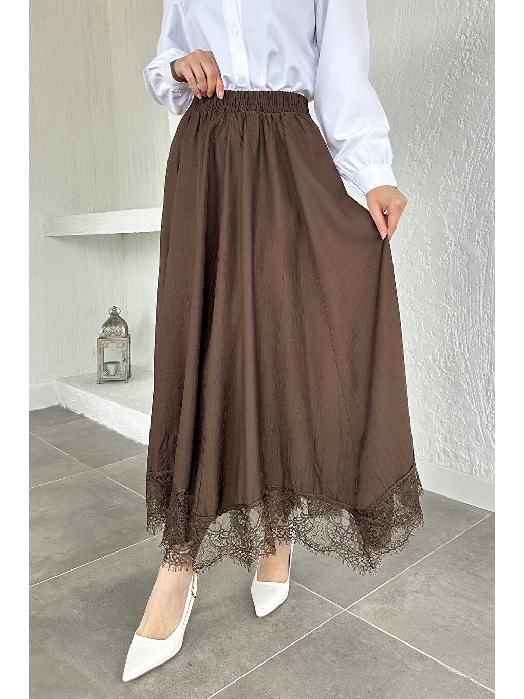Kahverengi Bel Lastikli Dantelli Detaylı Tesettür Etek-2