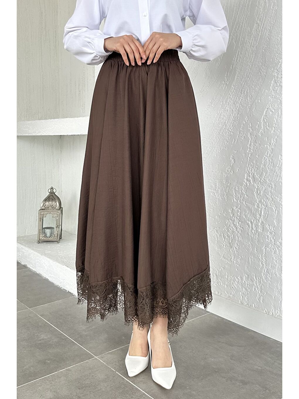 Kahverengi Bel Lastikli Dantelli Detaylı Tesettür Etek-5