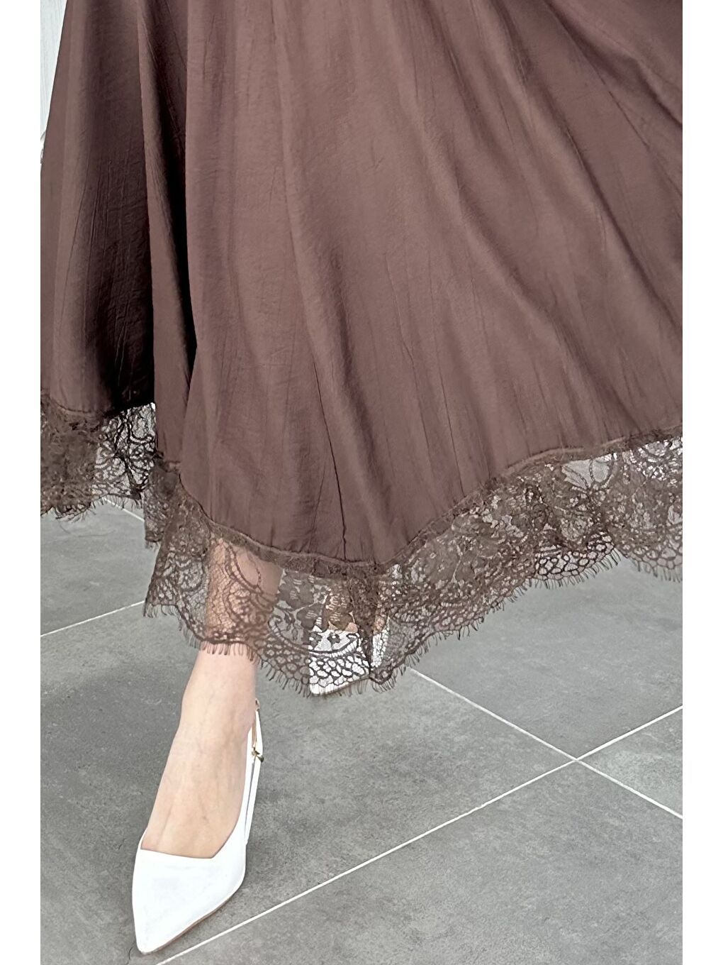 Kahverengi Bel Lastikli Dantelli Detaylı Tesettür Etek-8