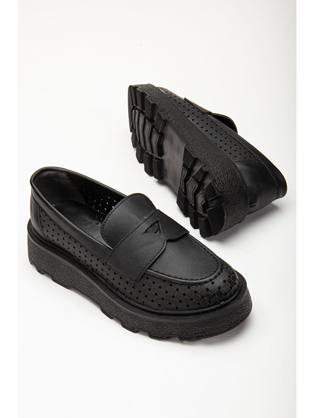Kadın Siyah Rahat Kalıp Yanı Şerit Detaylı Kalın Poli Taban Loafer-3
