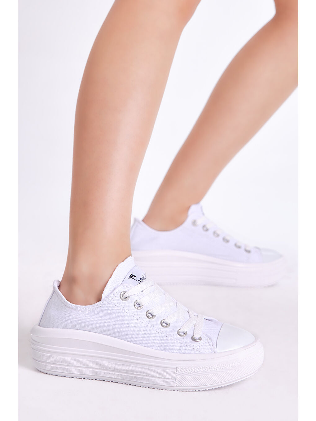 Kadın Beyaz Rahat Kalıp Kalın Tabanlı Spor Ayakkabı-1