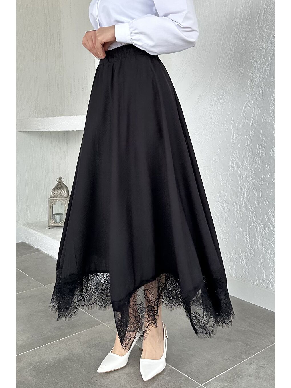 Siyah Bel Lastikli Dantelli Detaylı Tesettür Etek-3