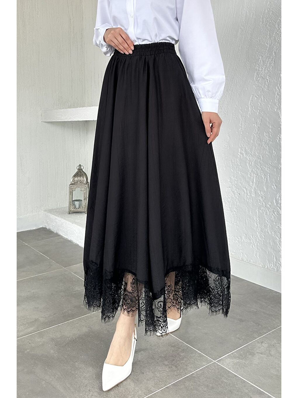 Siyah Bel Lastikli Dantelli Detaylı Tesettür Etek-5
