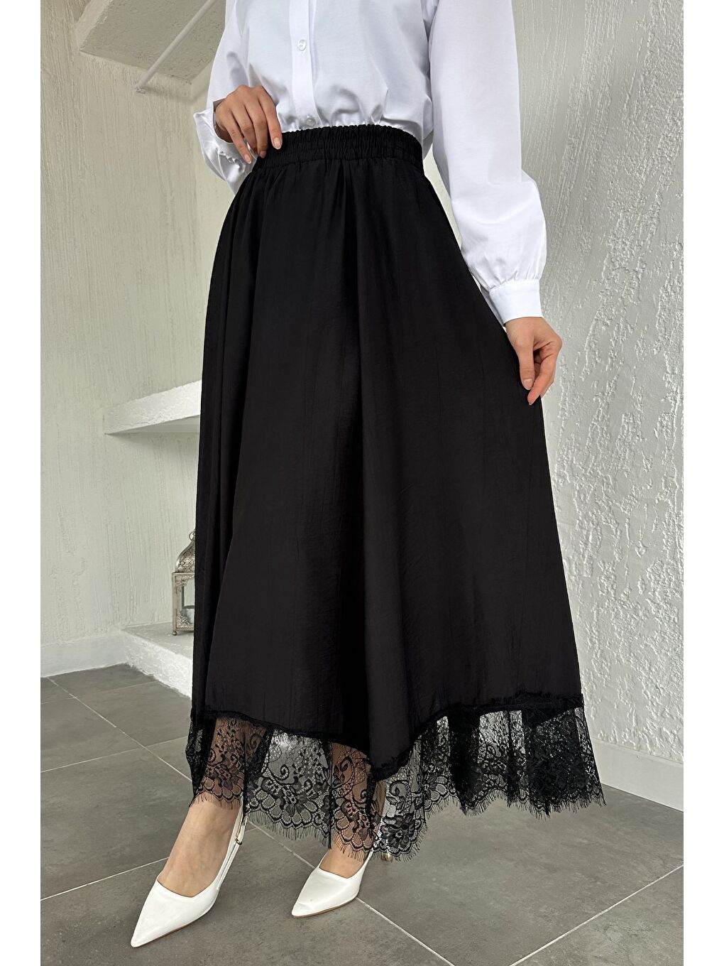 Siyah Bel Lastikli Dantelli Detaylı Tesettür Etek-6