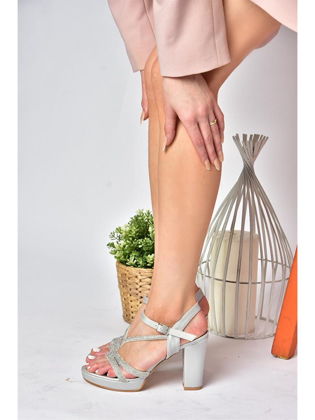 Gri P246031704 Gümüş Kumaş Kalın Topuklu Kadın Abiye Ayakkabı-1