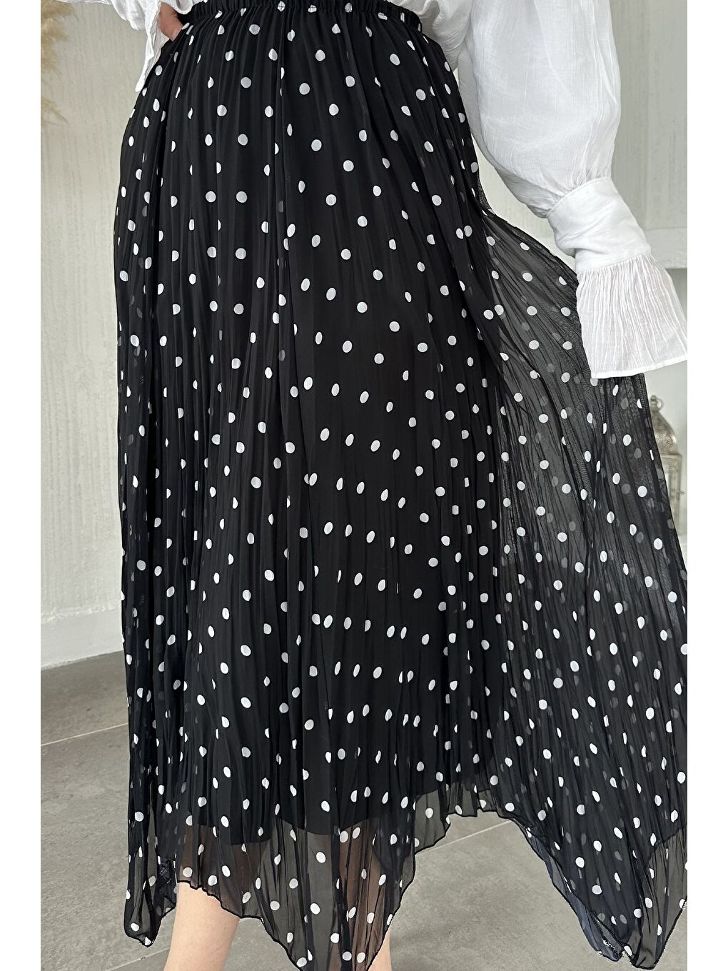 Siyah Bel Lastikli Puantiyeli Piliseli Tesettür Şifon Etek-1