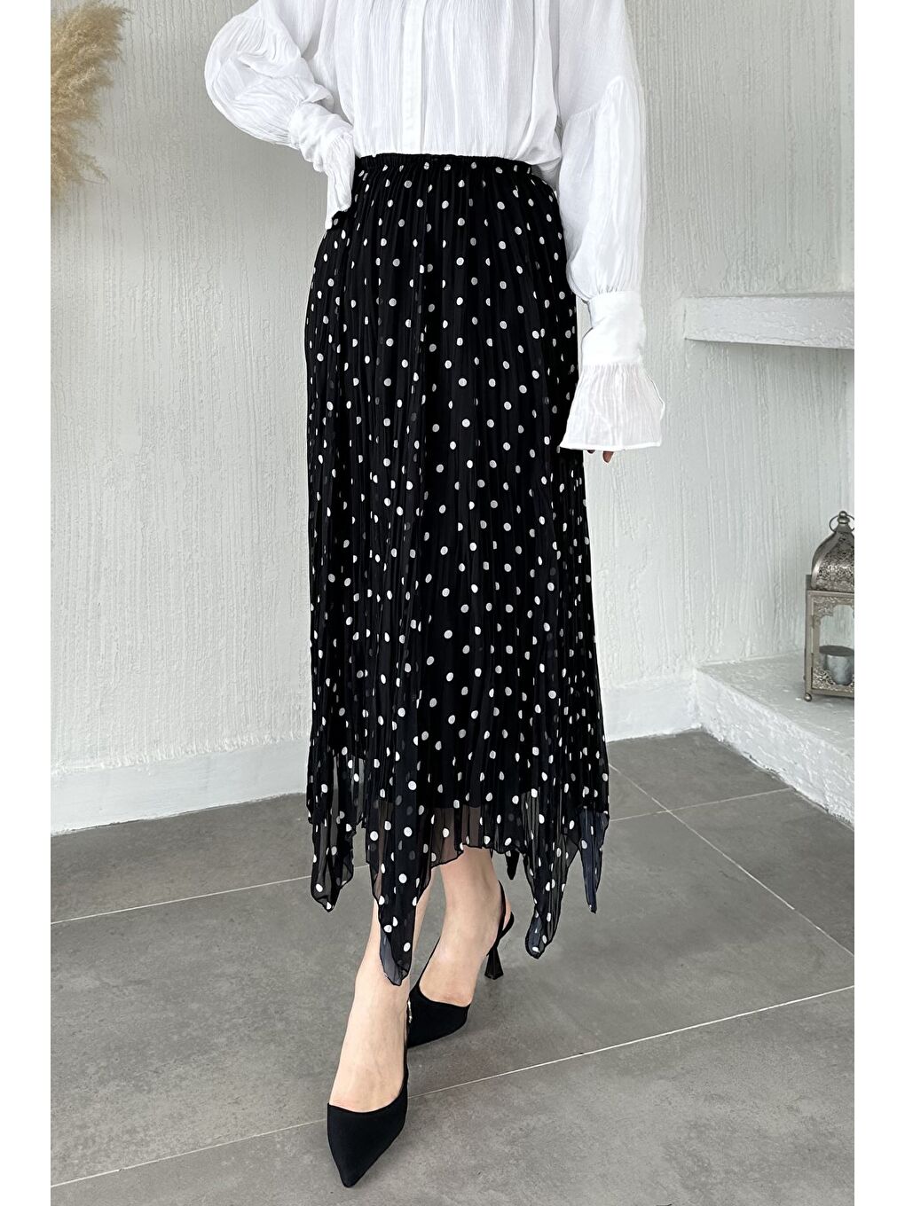 Siyah Bel Lastikli Puantiyeli Piliseli Tesettür Şifon Etek-3