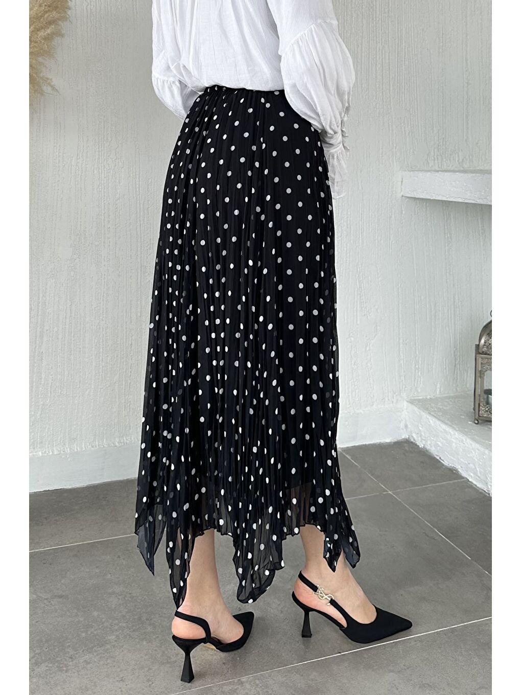 Siyah Bel Lastikli Puantiyeli Piliseli Tesettür Şifon Etek-8