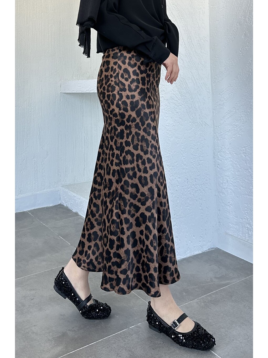 Kahverengi Leopar Desenli Bel Lastikli Tesettür Saten Etek-5