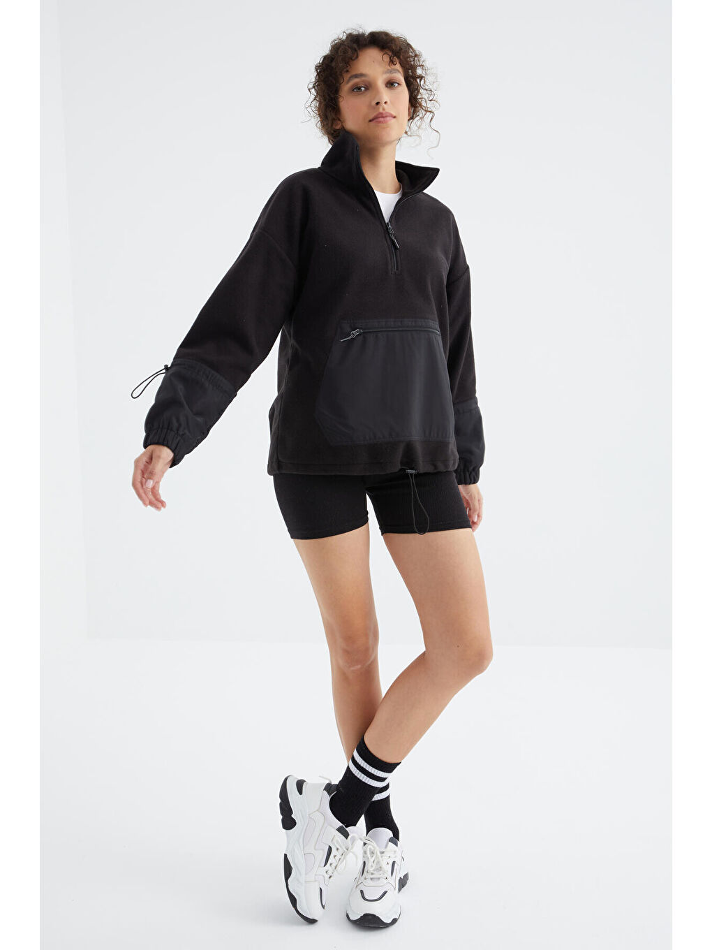 Siyah Etek Ucu Büzgülü Yarım Fermuarlı Oversize Kadın Polar Sweatshirt - 97238-3