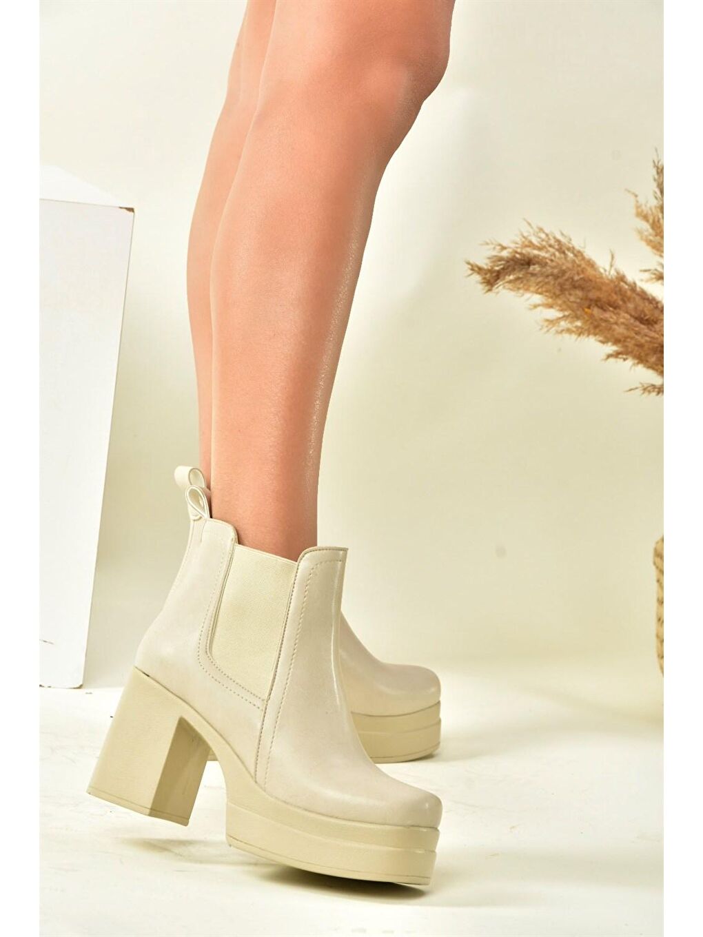 N9966200 Bej Kadın Bot-1