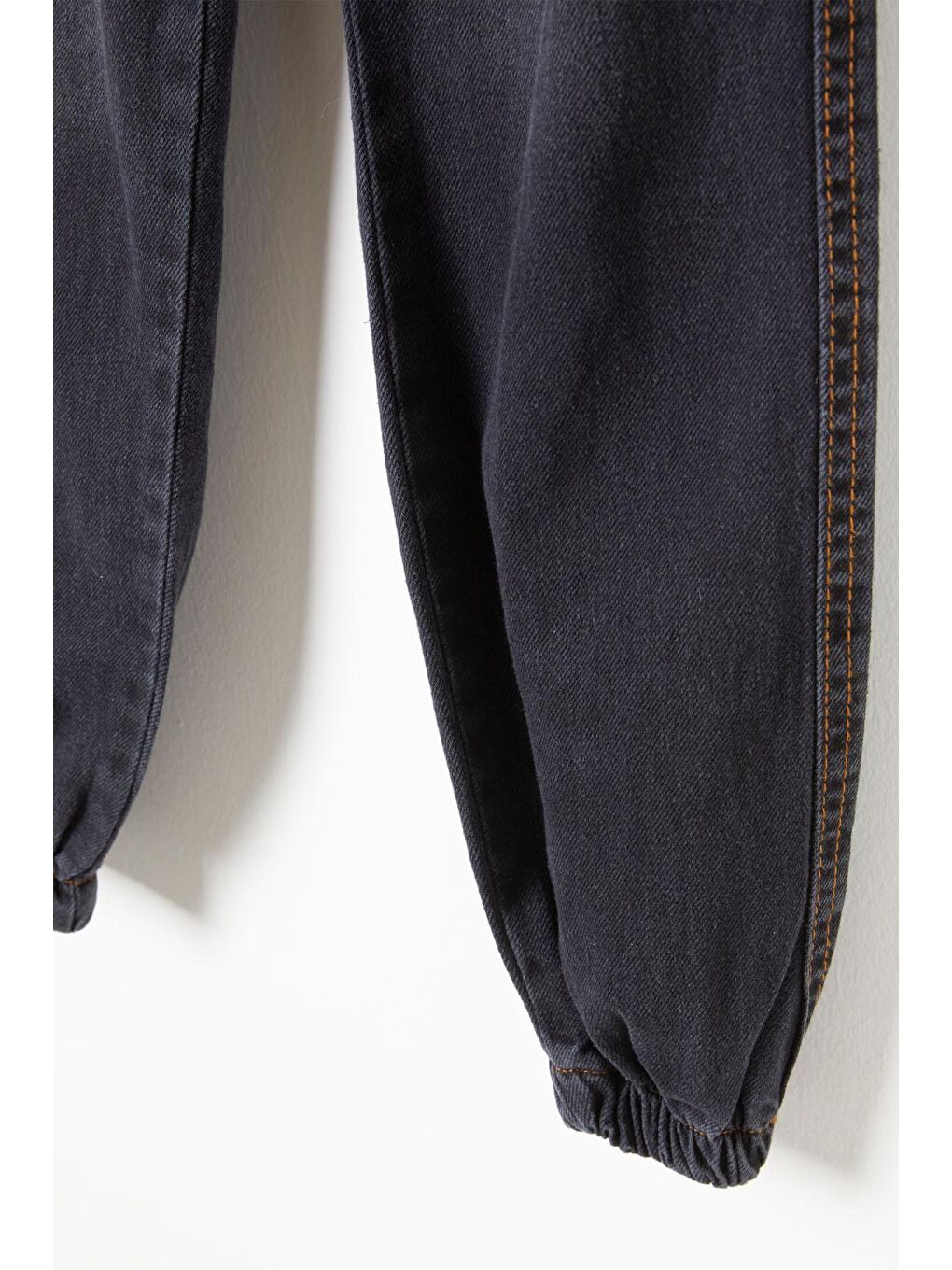 Erkek Çocuk Siyah Bel ve Paçası Lastikli Jean Pantolon 16414-2