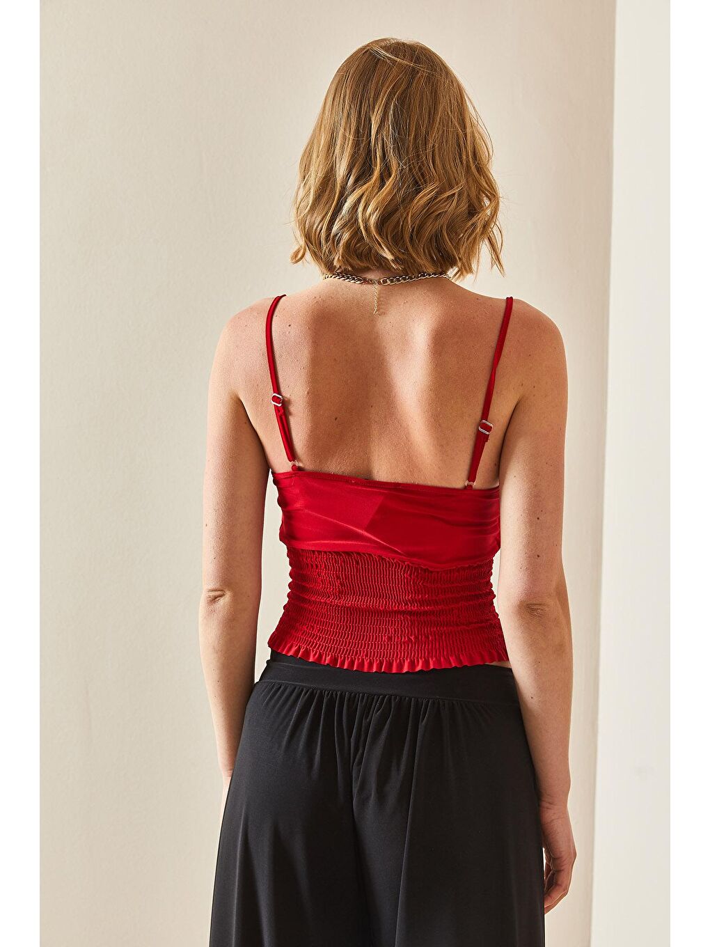 Kırmızı İnce Askılı U Yaka Bluz 3YXK2-47085-04-4