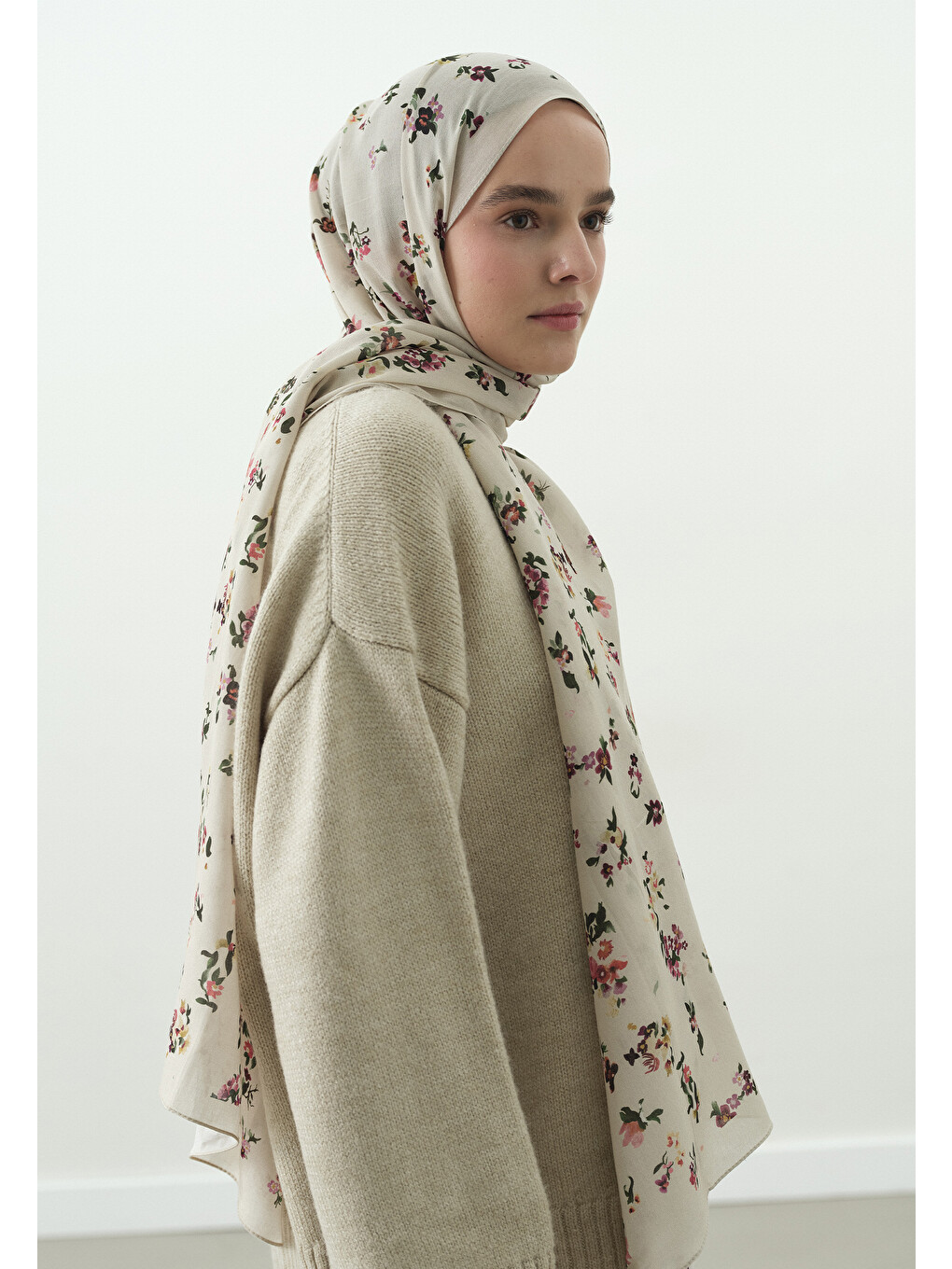 Bej Tıny Blooms Desenli Pamuk Viskon Şal-2