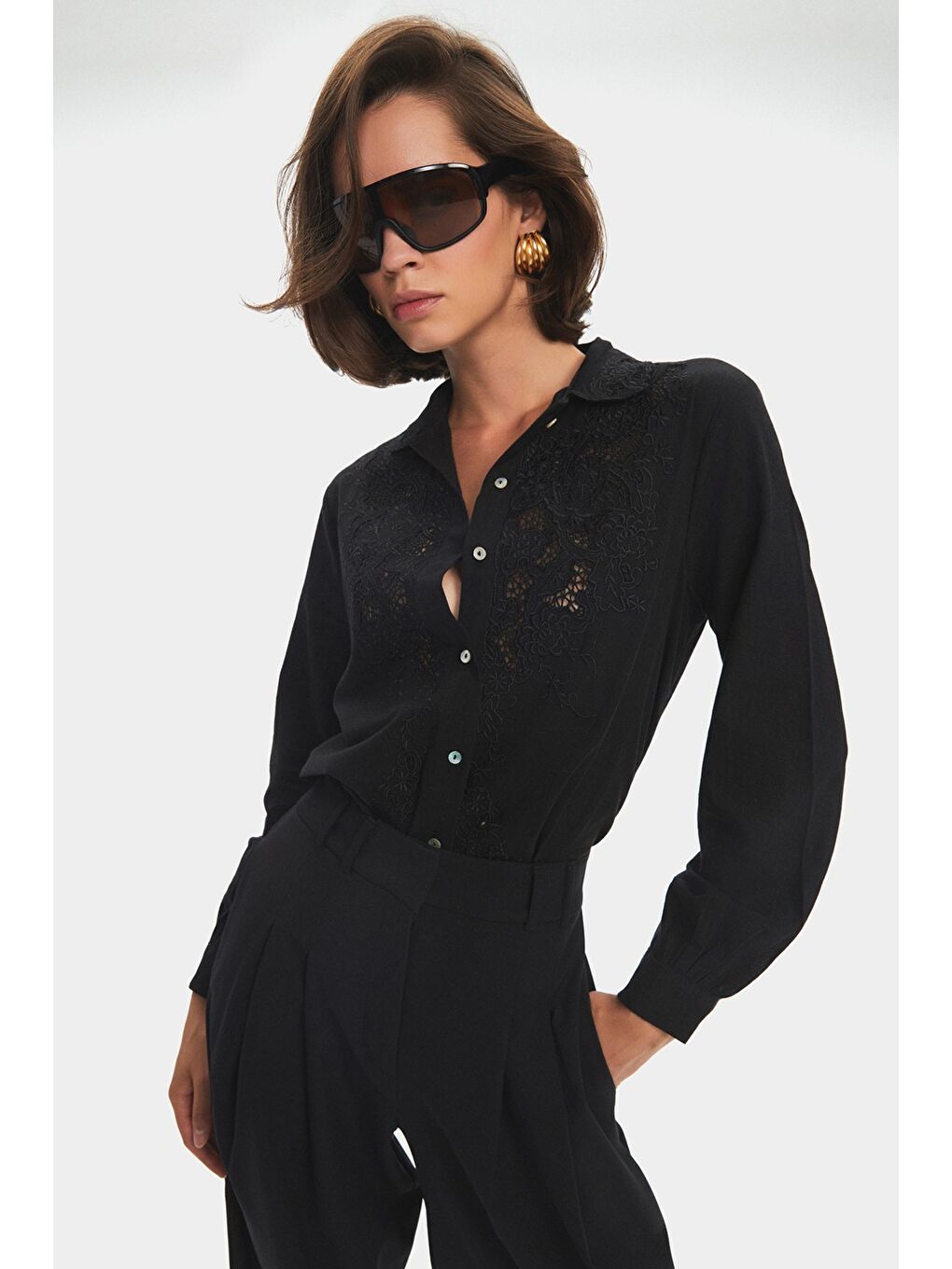 Siyah Kadın Exclusive Regular/Normal Kalıp Keten Karışımlı Güpür Detaylı Gömlek-2
