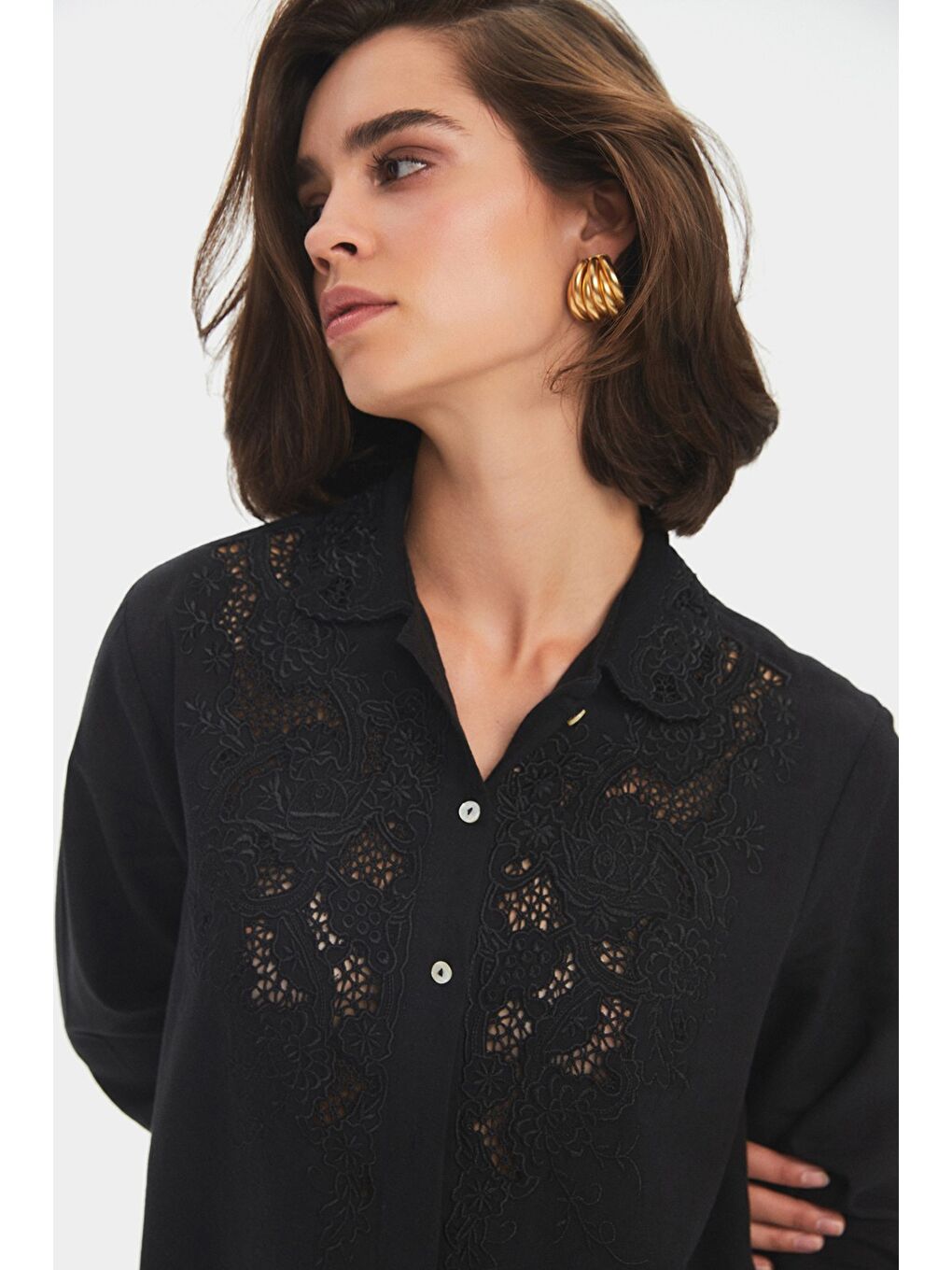 Siyah Kadın Exclusive Regular/Normal Kalıp Keten Karışımlı Güpür Detaylı Gömlek-3