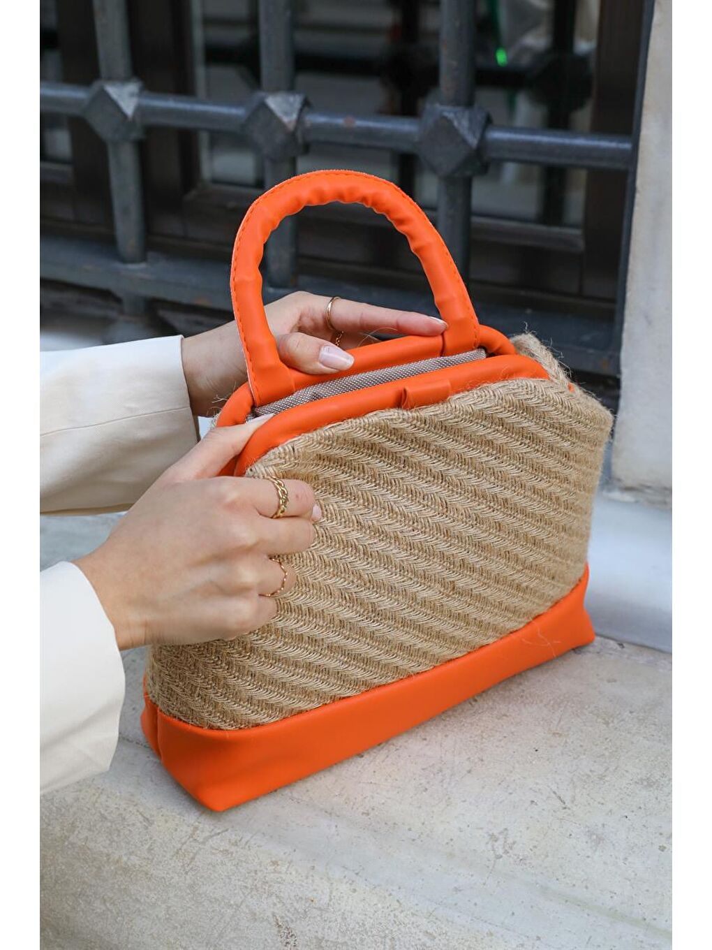 Mıknatıs Kapaklı Hasır El Ve Omuz Çantası Turuncu-1