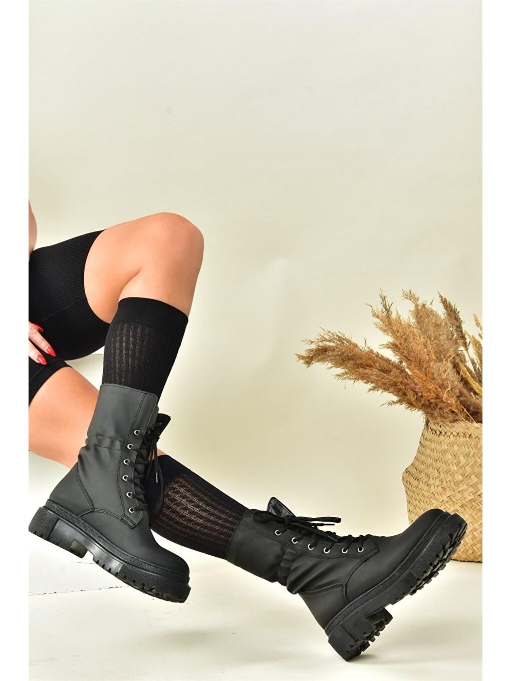 N9733889 Siyah Kadın Bot