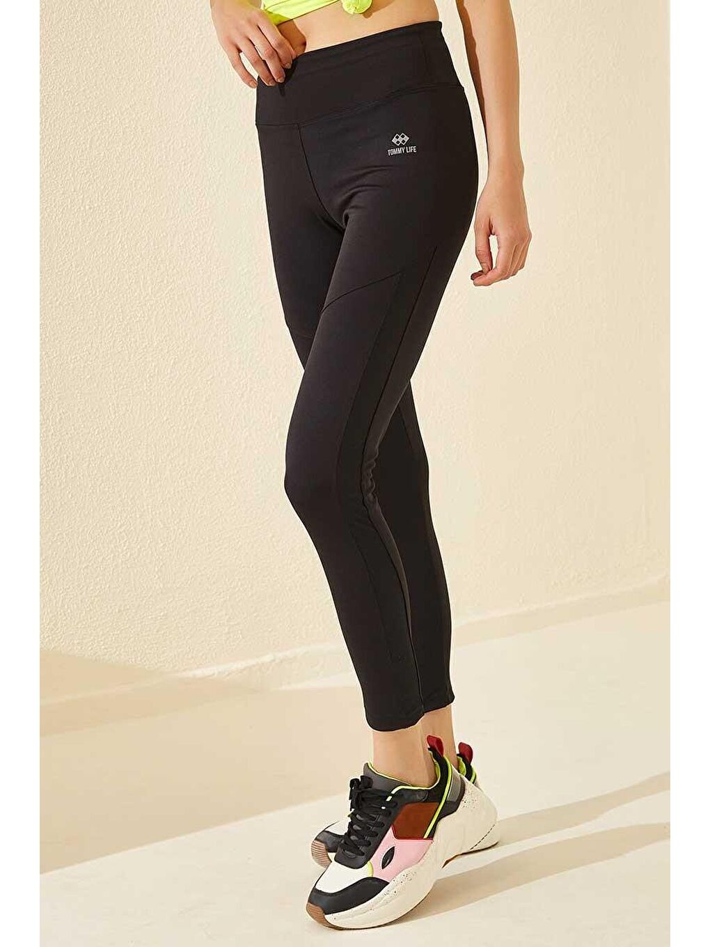 Siyah Yüksek Bel Toparlayıcı Şerit Detaylı Slim Fit Dar Paça Kadın Tayt - 94542-1