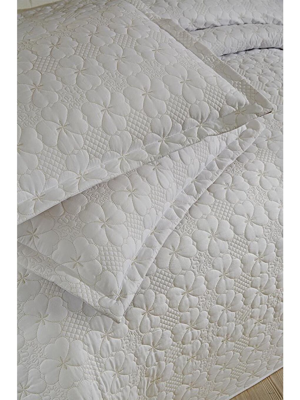 Ekru Lena Kapitoneli Çift Kişilik Yatak Örtüsü 230x240 Krem-3